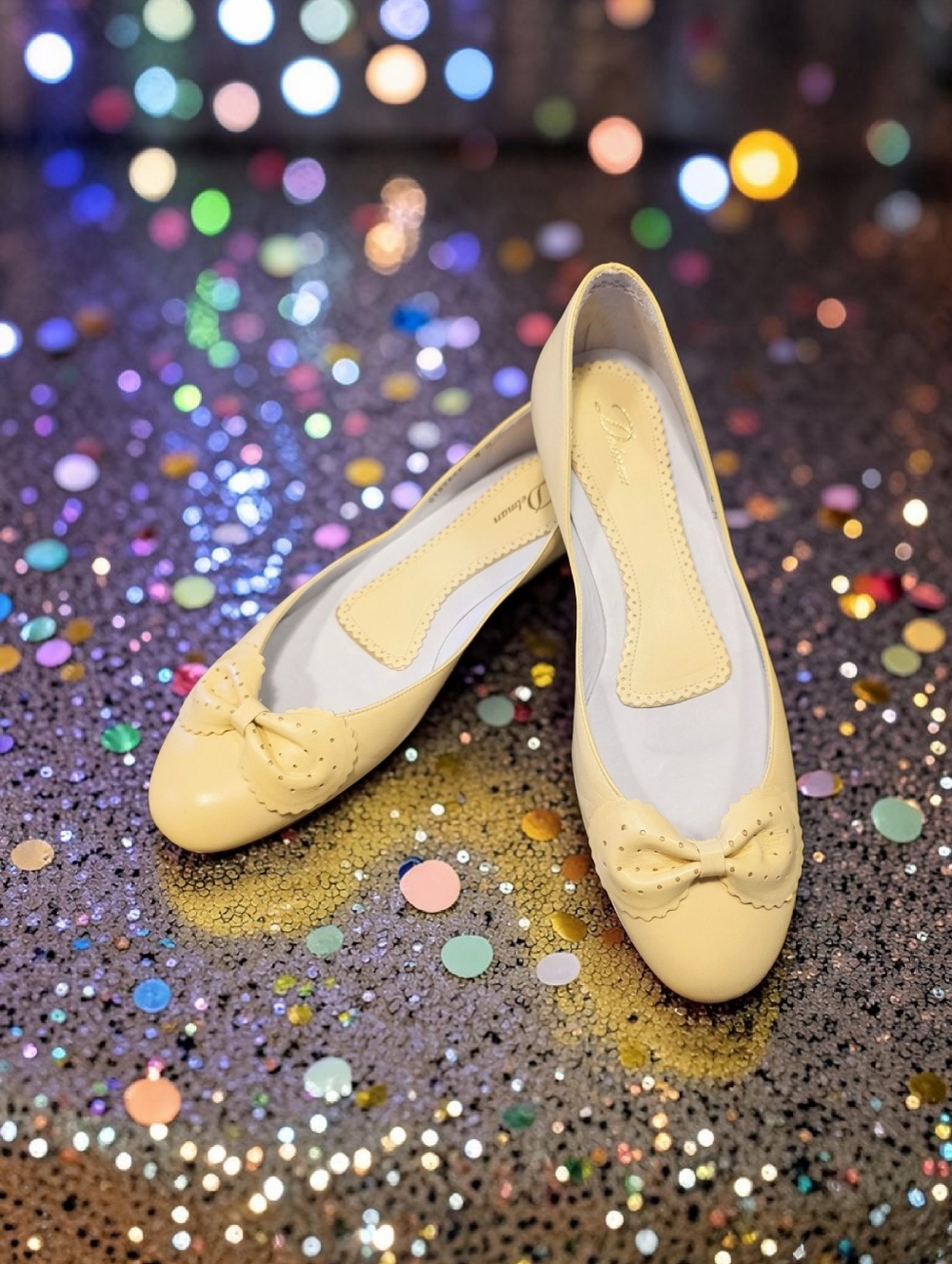 SALE!! Pale Yellow Ballet Flat with Perforated Bow Trim By Delman 8M NWOT